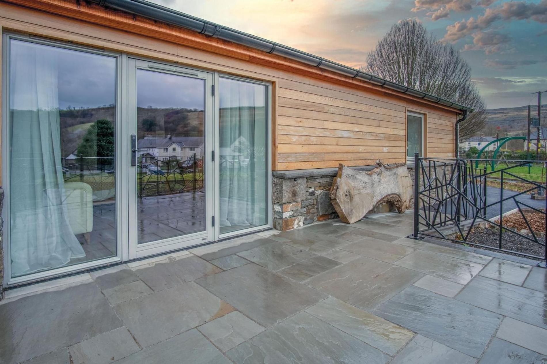 Suite 3 - Sleeping Giant Hotel - Pen Y Cae Inn Brecon Exterior photo